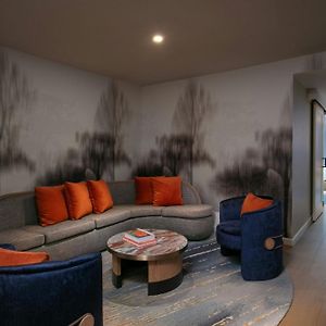 One-Bedroom King Suite